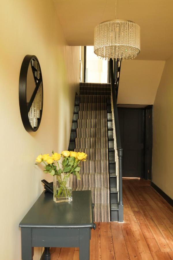 Number 6 Bed & Breakfast Whitby Exterior photo